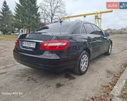 Черный Мерседес Е-Класс, объемом двигателя 2.14 л и пробегом 467 тыс. км за 11200 $, фото 5 на Automoto.ua