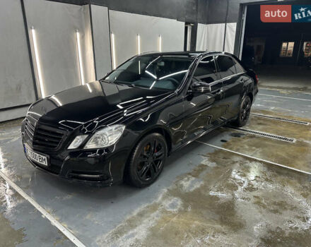 Черный Мерседес Е-Класс, объемом двигателя 1.8 л и пробегом 360 тыс. км за 12000 $, фото 11 на Automoto.ua