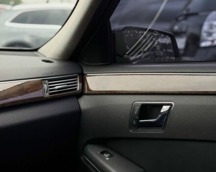 Черный Мерседес Е-Класс, объемом двигателя 2 л и пробегом 203 тыс. км за 12000 $, фото 13 на Automoto.ua