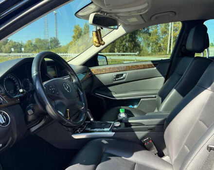 Черный Мерседес Е-Класс, объемом двигателя 1.8 л и пробегом 415 тыс. км за 11200 $, фото 5 на Automoto.ua