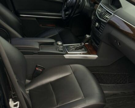 Черный Мерседес Е-Класс, объемом двигателя 2 л и пробегом 203 тыс. км за 12000 $, фото 14 на Automoto.ua