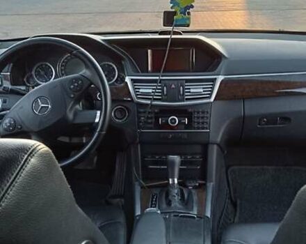 Мерседес Е-Класс 2011 в Черновцах на Automoto.ua Черный Мерседес Е-Класс, объемом двигателя 2.1 л и пробегом 234 тыс. км за 12000 $, фото 5 на Automoto.ua
