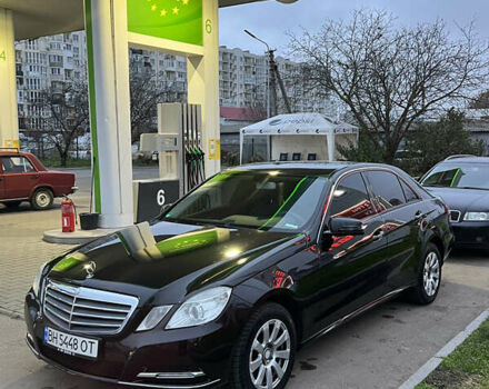 Черный Мерседес Е-Класс, объемом двигателя 2.2 л и пробегом 268 тыс. км за 10800 $, фото 2 на Automoto.ua
