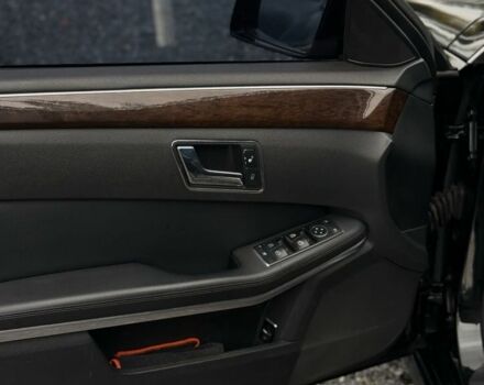 Черный Мерседес Е-Класс, объемом двигателя 2 л и пробегом 203 тыс. км за 12000 $, фото 6 на Automoto.ua