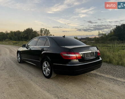 Мерседес Е-Класс 2011 в Коломые на Automoto.ua Черный Мерседес Е-Класс, объемом двигателя 2.14 л и пробегом 376 тыс. км за 12600 $, фото 3 на Automoto.ua