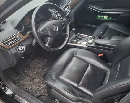 Черный Мерседес Е-Класс, объемом двигателя 2.14 л и пробегом 467 тыс. км за 11200 $, фото 7 на Automoto.ua