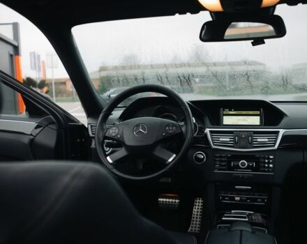 Черный Мерседес Е-Класс, объемом двигателя 3 л и пробегом 270 тыс. км за 14300 $, фото 7 на Automoto.ua