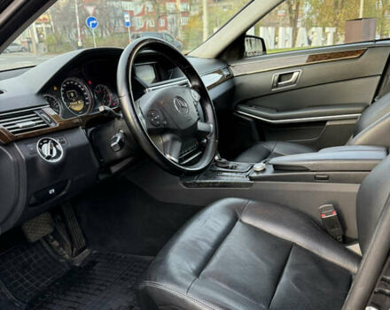 Черный Мерседес Е-Класс, объемом двигателя 2.14 л и пробегом 336 тыс. км за 11200 $, фото 11 на Automoto.ua