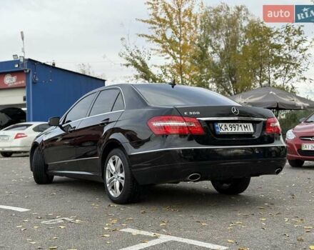Мерседес Е-Клас 2011 у Києві на Automoto.ua Чорний Мерседес Е-Клас, об'ємом двигуна 3 л та пробігом 227 тис. км за 12500 $, фото 5 на Automoto.ua