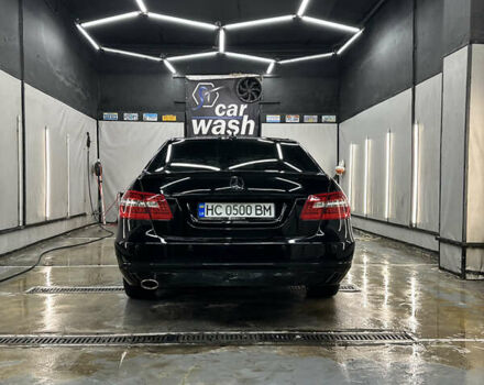 Черный Мерседес Е-Класс, объемом двигателя 1.8 л и пробегом 360 тыс. км за 12000 $, фото 1 на Automoto.ua