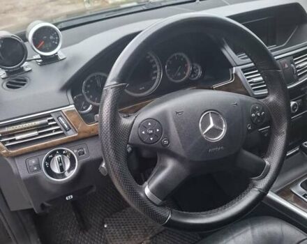 Черный Мерседес Е-Класс, объемом двигателя 2.14 л и пробегом 467 тыс. км за 11200 $, фото 10 на Automoto.ua