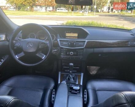 Черный Мерседес Е-Класс, объемом двигателя 2.1 л и пробегом 315 тыс. км за 11500 $, фото 3 на Automoto.ua