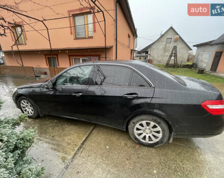 Чорний Мерседес Е-Клас, об'ємом двигуна 2.1 л та пробігом 269 тис. км за 10500 $, фото 5 на Automoto.ua