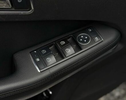 Черный Мерседес Е-Класс, объемом двигателя 2 л и пробегом 203 тыс. км за 12000 $, фото 7 на Automoto.ua