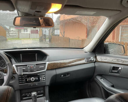 Чорний Мерседес Е-Клас, об'ємом двигуна 2.1 л та пробігом 269 тис. км за 10500 $, фото 12 на Automoto.ua