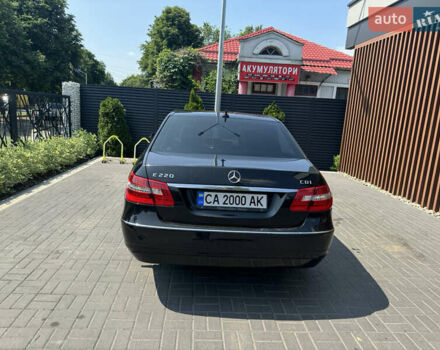 Черный Мерседес Е-Класс, объемом двигателя 2.1 л и пробегом 310 тыс. км за 15500 $, фото 1 на Automoto.ua