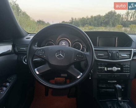 Мерседес Е-Класс 2011 в Коломые на Automoto.ua Черный Мерседес Е-Класс, объемом двигателя 2.14 л и пробегом 376 тыс. км за 12600 $, фото 12 на Automoto.ua