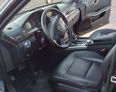 Мерседес Е-Класс 2011 в Черновцах на Automoto.ua Черный Мерседес Е-Класс, объемом двигателя 2.1 л и пробегом 234 тыс. км за 12000 $, фото 6 на Automoto.ua