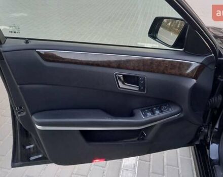 Черный Мерседес Е-Класс, объемом двигателя 1.8 л и пробегом 420 тыс. км за 10500 $, фото 12 на Automoto.ua