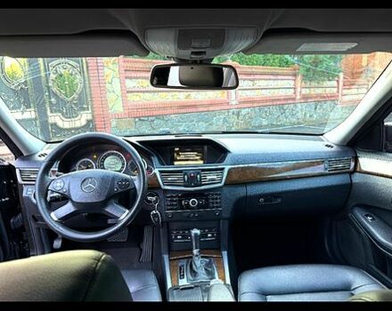 Черный Мерседес Е-Класс, объемом двигателя 2.2 л и пробегом 280 тыс. км за 10200 $, фото 4 на Automoto.ua