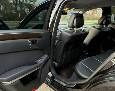 Черный Мерседес Е-Класс, объемом двигателя 2.14 л и пробегом 336 тыс. км за 11200 $, фото 13 на Automoto.ua