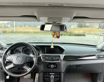 Черный Мерседес Е-Класс, объемом двигателя 2.2 л и пробегом 470 тыс. км за 12500 $, фото 8 на Automoto.ua