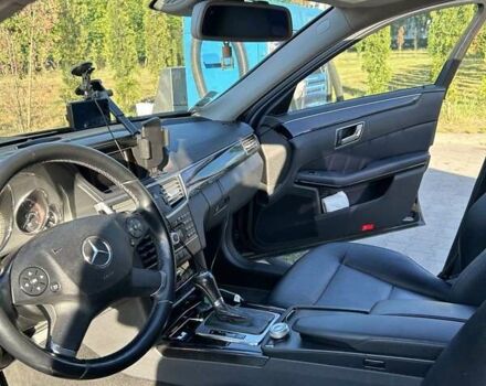 Черный Мерседес Е-Класс, объемом двигателя 2.14 л и пробегом 250 тыс. км за 15000 $, фото 2 на Automoto.ua