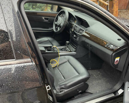 Чорний Мерседес Е-Клас, об'ємом двигуна 2.1 л та пробігом 269 тис. км за 10500 $, фото 14 на Automoto.ua