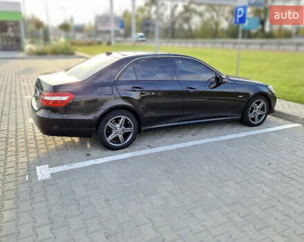 Чорний Мерседес Е-Клас, об'ємом двигуна 2.2 л та пробігом 203 тис. км за 12000 $, фото 5 на Automoto.ua
