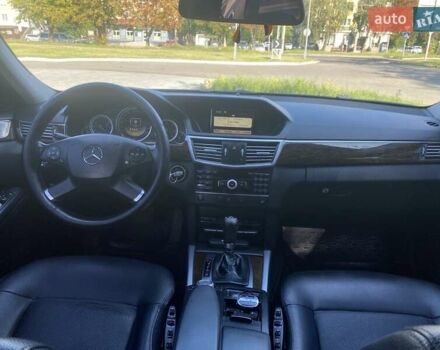 Черный Мерседес Е-Класс, объемом двигателя 2.1 л и пробегом 315 тыс. км за 11500 $, фото 2 на Automoto.ua