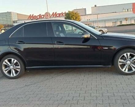 Мерседес Е-Класс 2011 в Черновцах на Automoto.ua Черный Мерседес Е-Класс, объемом двигателя 2.1 л и пробегом 234 тыс. км за 12000 $, фото 2 на Automoto.ua