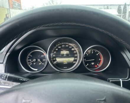 Черный Мерседес Е-Класс, объемом двигателя 2.1 л и пробегом 286 тыс. км за 9999 $, фото 8 на Automoto.ua