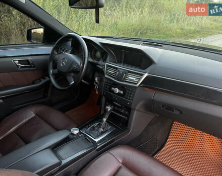 Мерседес Е-Класс 2011 в Коломые на Automoto.ua Черный Мерседес Е-Класс, объемом двигателя 2.14 л и пробегом 376 тыс. км за 12600 $, фото 18 на Automoto.ua