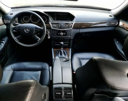Чорний Мерседес Е-Клас, об'ємом двигуна 2.2 л та пробігом 203 тис. км за 12000 $, фото 6 на Automoto.ua