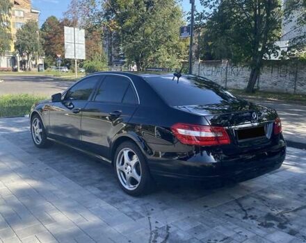 Черный Мерседес Е-Класс, объемом двигателя 2.1 л и пробегом 315 тыс. км за 11500 $, фото 4 на Automoto.ua