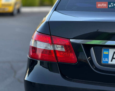 Чорний Мерседес Е-Клас, об'ємом двигуна 2.14 л та пробігом 282 тис. км за 11900 $, фото 6 на Automoto.ua