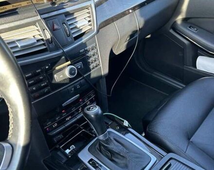 Черный Мерседес Е-Класс, объемом двигателя 2.14 л и пробегом 250 тыс. км за 15000 $, фото 10 на Automoto.ua