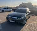 Черный Мерседес Е-Класс, объемом двигателя 2.1 л и пробегом 400 тыс. км за 10500 $, фото 1 на Automoto.ua