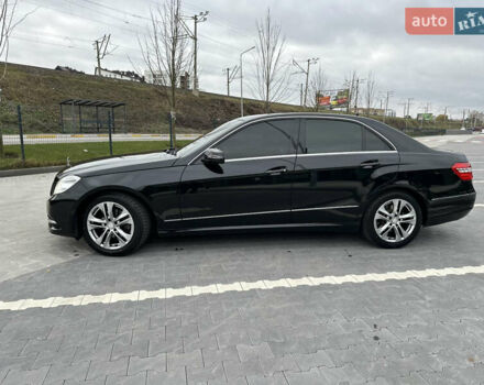 Черный Мерседес Е-Класс, объемом двигателя 2.2 л и пробегом 291 тыс. км за 13000 $, фото 2 на Automoto.ua
