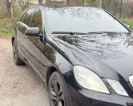 Черный Мерседес Е-Класс, объемом двигателя 2.14 л и пробегом 309 тыс. км за 15000 $, фото 9 на Automoto.ua