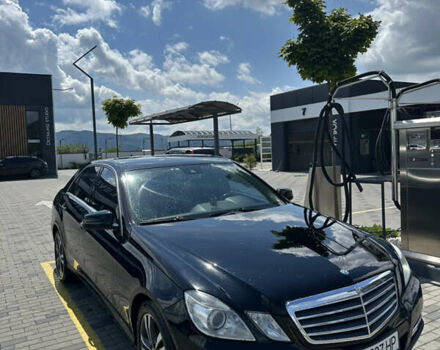 Мерседес Е-Класс 2012 в Хусте на Automoto.ua Черный Мерседес Е-Класс, объемом двигателя 1.8 л и пробегом 260 тыс. км за 13850 $, фото 10 на Automoto.ua