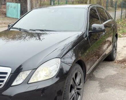 Черный Мерседес Е-Класс, объемом двигателя 2.14 л и пробегом 309 тыс. км за 15000 $, фото 10 на Automoto.ua