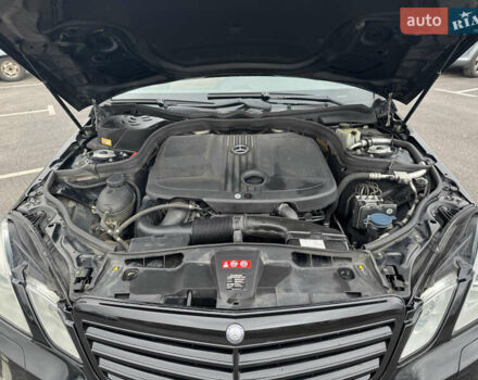 Черный Мерседес Е-Класс, объемом двигателя 2.2 л и пробегом 333 тыс. км за 13600 $, фото 32 на Automoto.ua