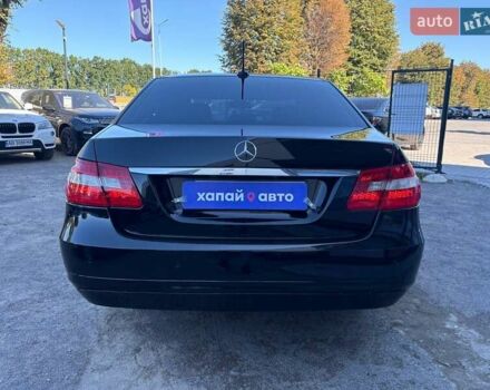 Черный Мерседес Е-Класс, объемом двигателя 2.1 л и пробегом 250 тыс. км за 12000 $, фото 5 на Automoto.ua