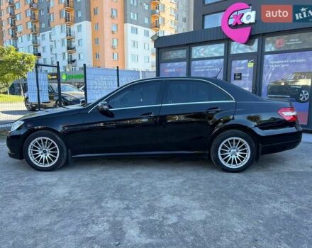 Черный Мерседес Е-Класс, объемом двигателя 2.1 л и пробегом 250 тыс. км за 12000 $, фото 7 на Automoto.ua