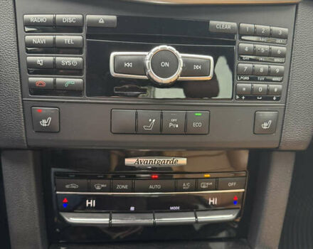 Черный Мерседес Е-Класс, объемом двигателя 2.2 л и пробегом 333 тыс. км за 13600 $, фото 19 на Automoto.ua