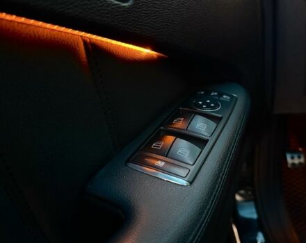 Черный Мерседес Е-Класс, объемом двигателя 2.1 л и пробегом 400 тыс. км за 301 $, фото 7 на Automoto.ua