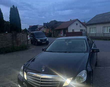 Мерседес Е-Класс 2012 в Хусте на Automoto.ua Черный Мерседес Е-Класс, объемом двигателя 1.8 л и пробегом 260 тыс. км за 13850 $, фото 2 на Automoto.ua