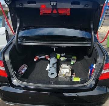 Черный Мерседес Е-Класс, объемом двигателя 2.1 л и пробегом 165 тыс. км за 17688 $, фото 12 на Automoto.ua