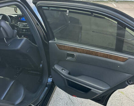 Чорний Мерседес Е-Клас, об'ємом двигуна 1.8 л та пробігом 255 тис. км за 10000 $, фото 9 на Automoto.ua